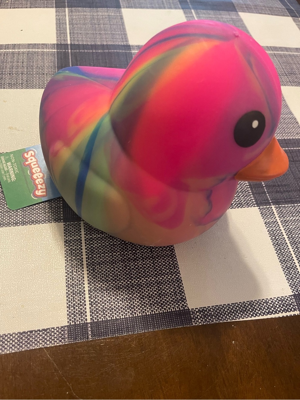 Sunny days squeezy tie dye duck squishy